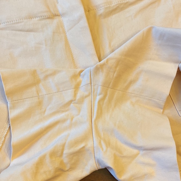 J. CREW Women’s Shorts. EUC. Size 2. Tailored design with flat front - Picture 6 of 9